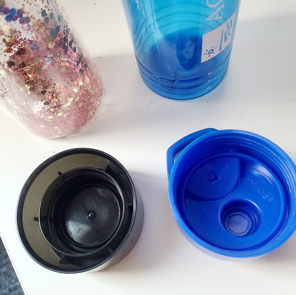 Preowned set of 2 water bottles. Good condition. - Picture 6 of 6